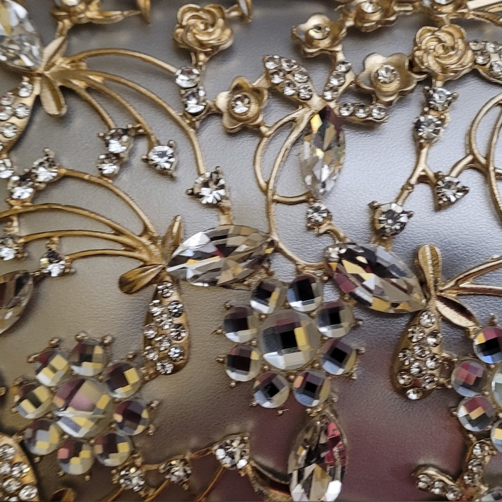 Elegant Gold and Silver Clutch - Picture 6 of 15